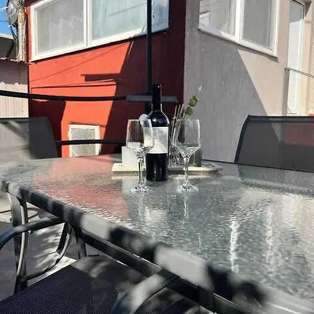 Four Seasons House Дом отдыха *